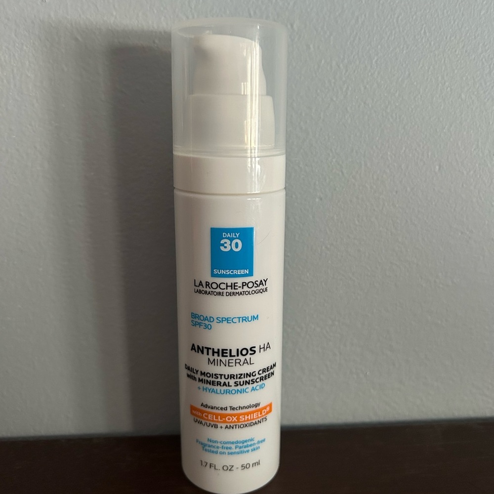 La Roche-Posay Daily Moisturizing Cream with Mineral Sunscreen